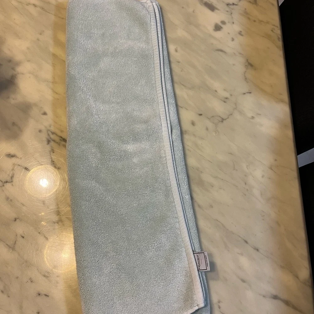 Vintage Fieldcrest Bath rug/ Firm Price